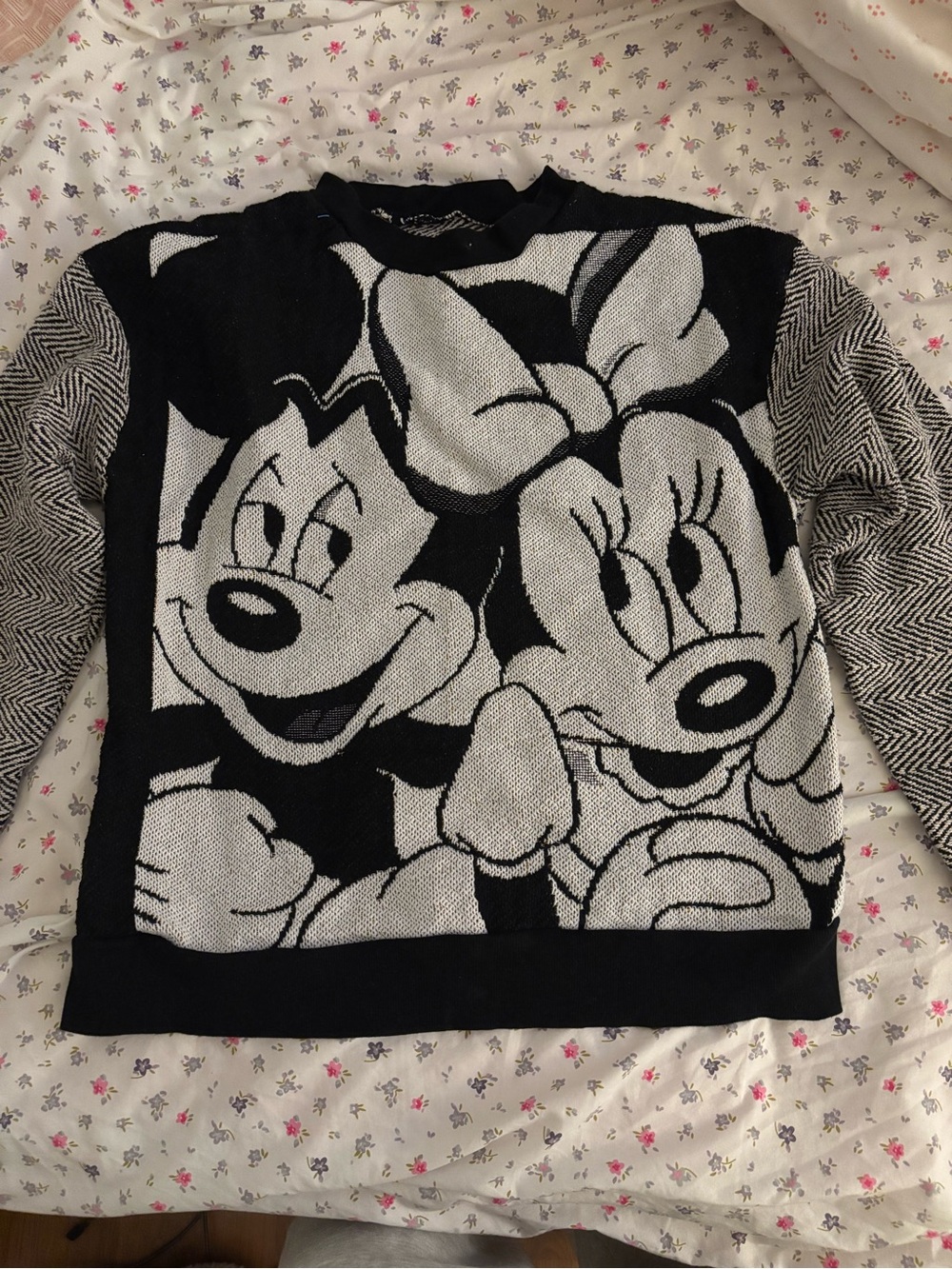 Black and White Minnie & Mickey Graphic Women's Sweater